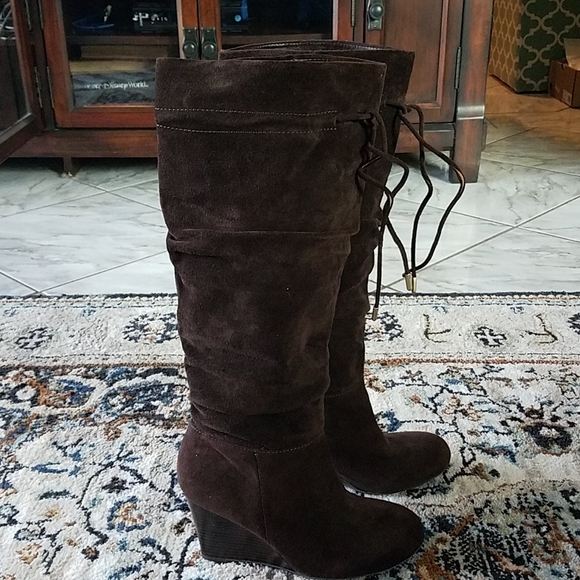 Boots - Picture 2 of 7